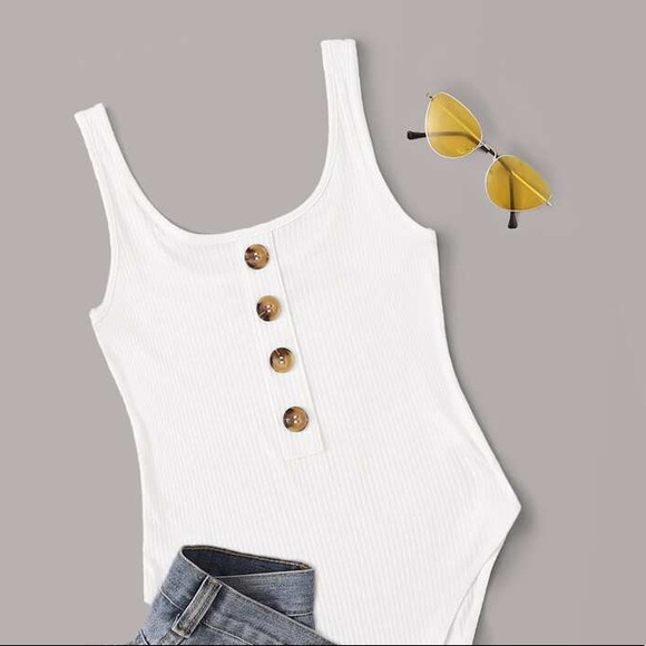 NWOT Scoop Neck Ribbed Button Bodysuit - Picture 2 of 3